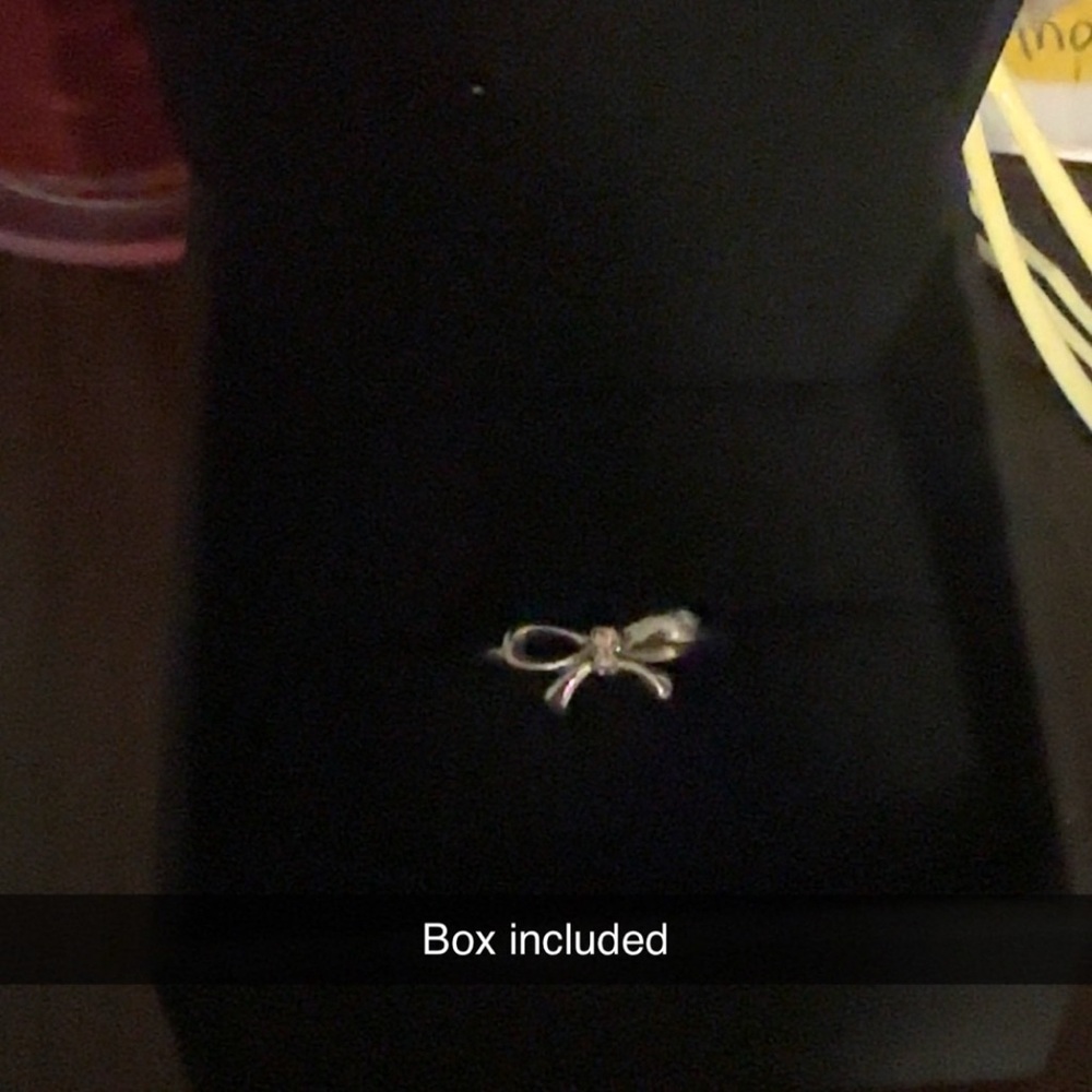 Cute coquette bow ring, barely worn, girly